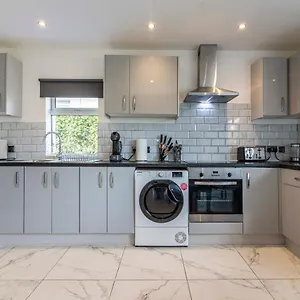  Apartment Quiet & Cosy Wollaton Bungalow, Large Garden, Near To Wollaton Deer Park